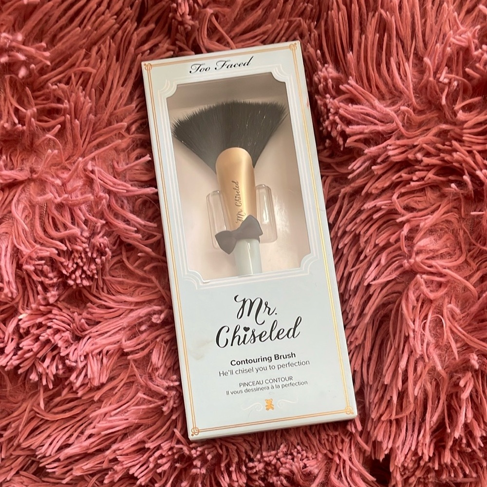 Too Faced Mr. Chiseled Contouring Brush - NEW
